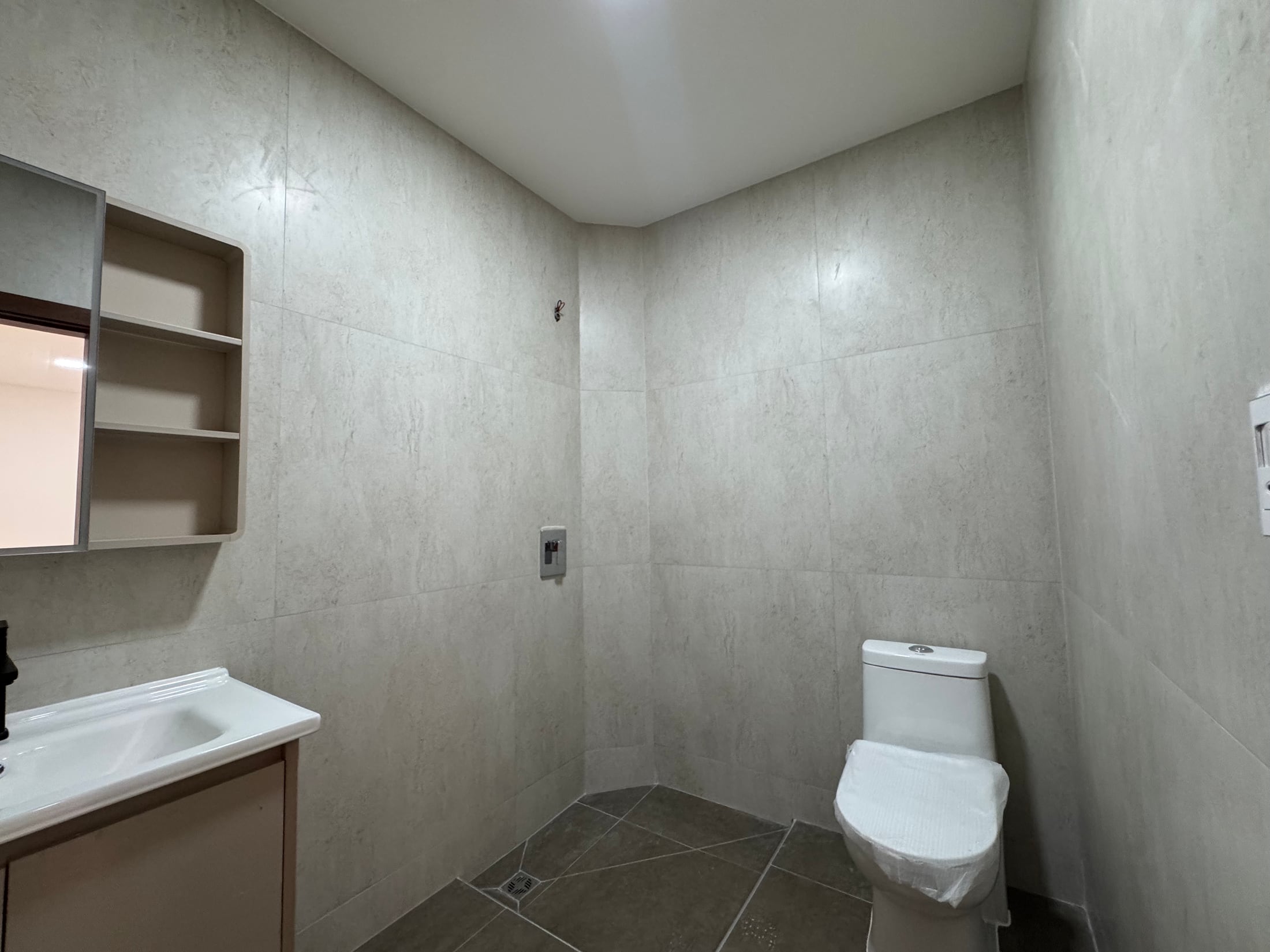 El baño compartido, vista completa.