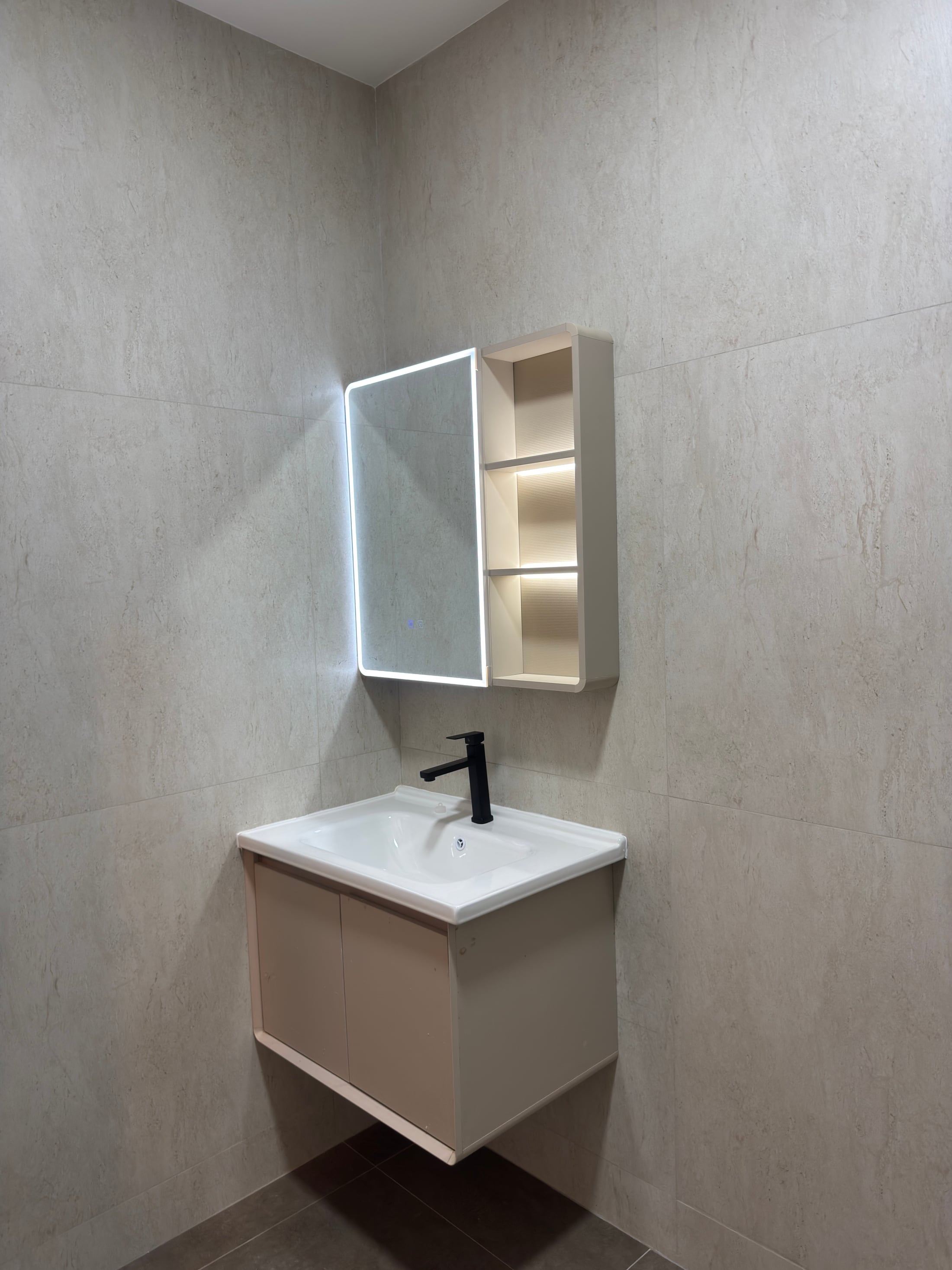 El baño compartido desde el otro ángulo.