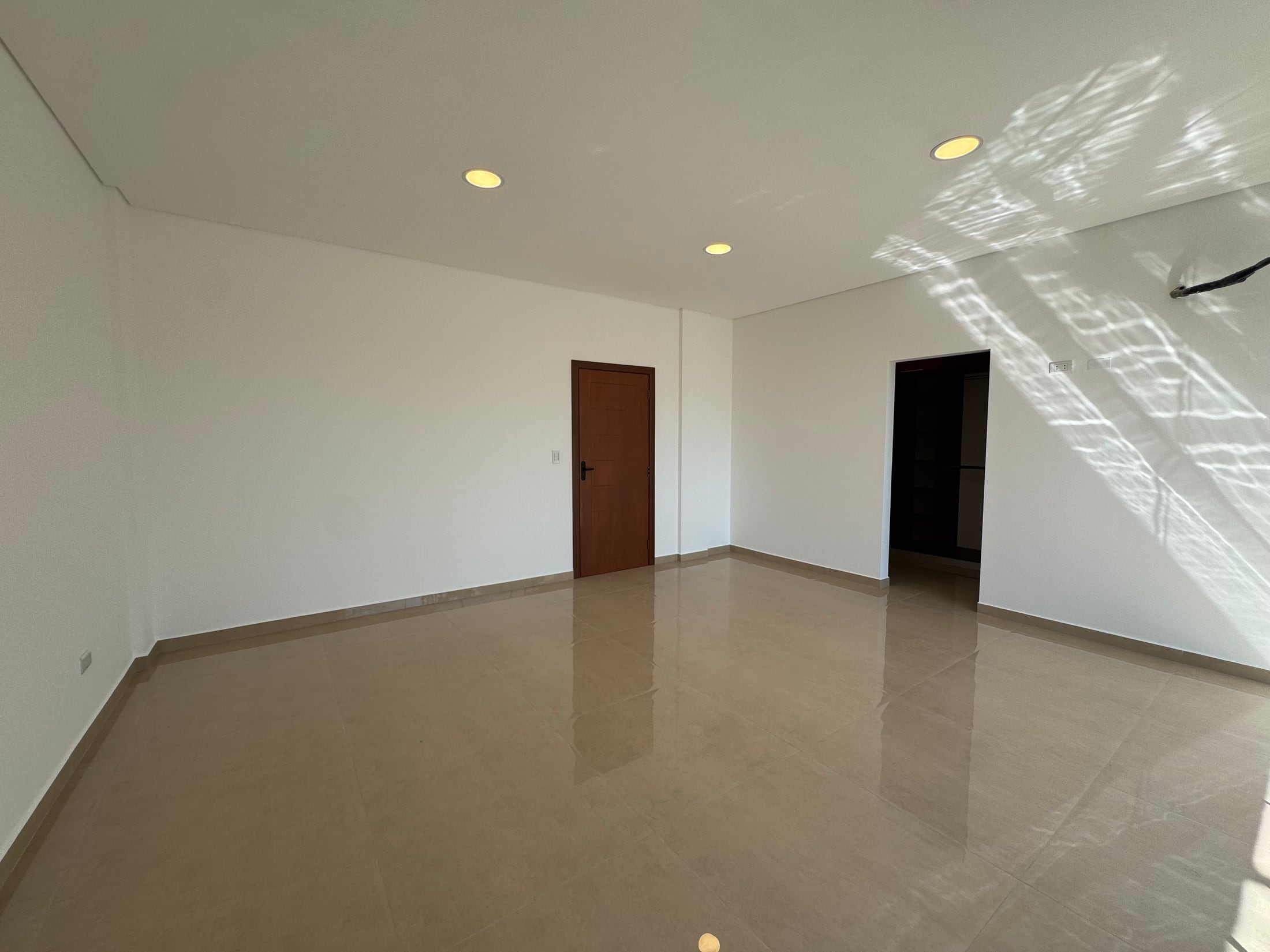 La suite desde el otro extremo de la habitación.