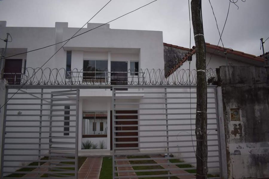 Fachada de las viviendas entregadas en Pampa de la Isla.
