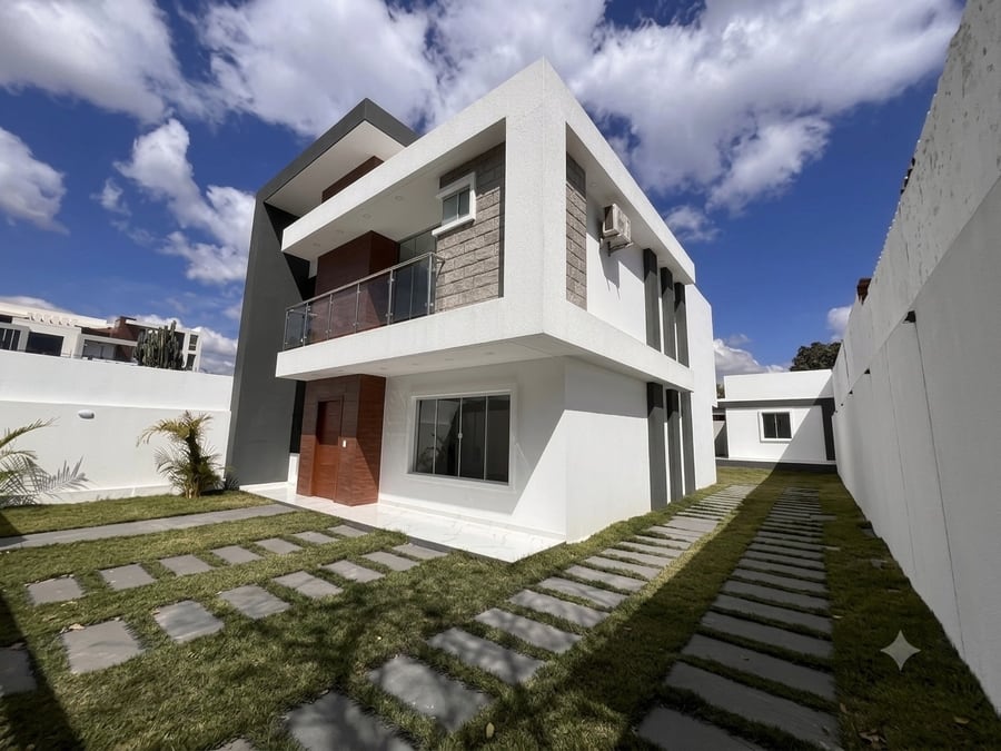 Fachada de la vivienda entregada en Radial 17½.